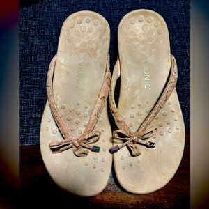 Vionic nude cork sandals